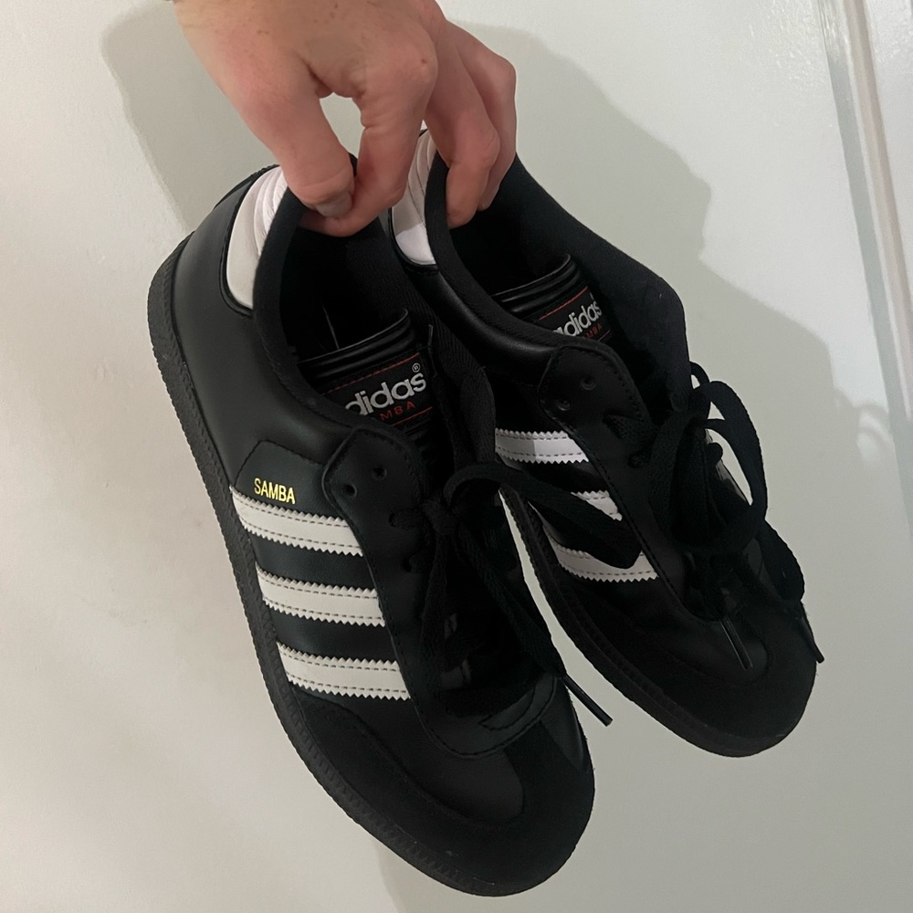 Black sambas